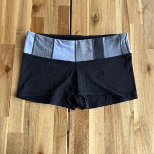 Lululemon Reversible Boogie Shorts in Black / Quilting 10
